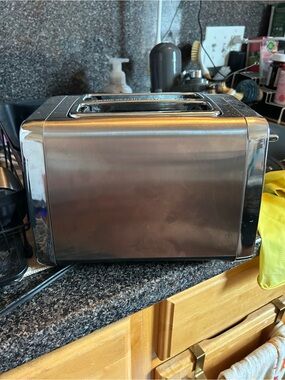 Stainless Steel 2-Slice Toaster - Sleek Chrome Finish